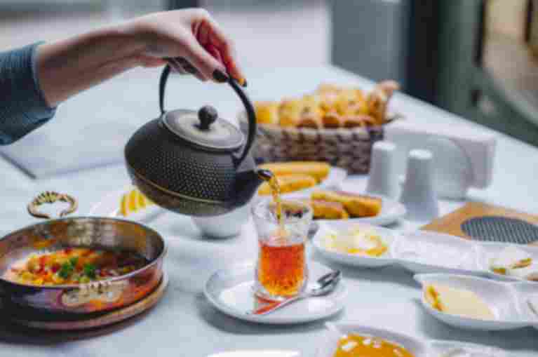 الطقوس والتقاليد الثقافية لشاي بعد الظهر